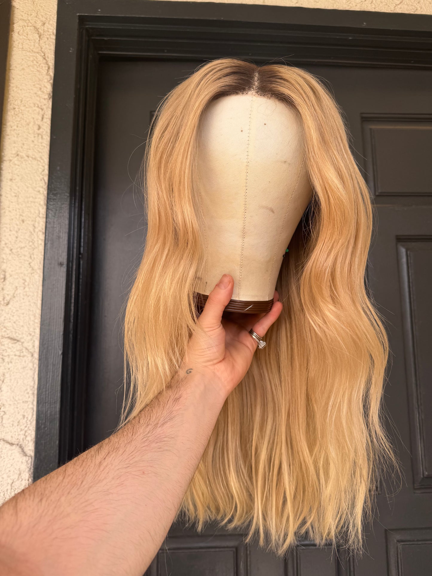 [EXACT UNIT]  24 inch layered bright rooted blonde