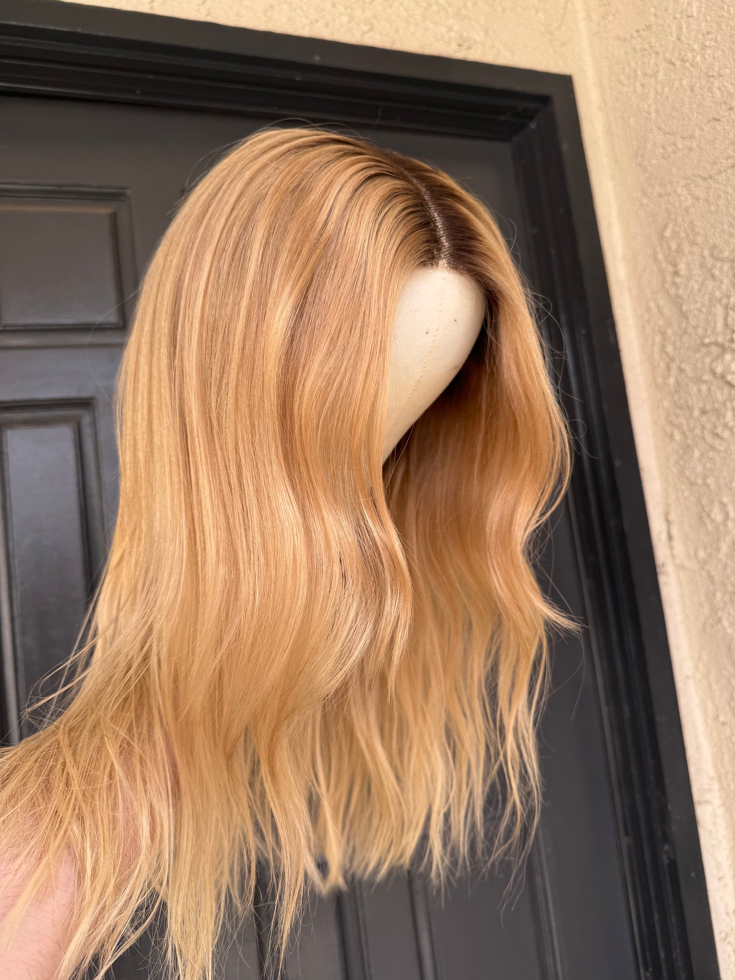 [EXACT UNIT]  24 inch layered bright rooted blonde